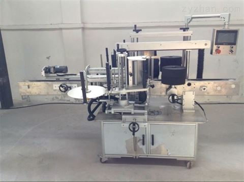 礦泉水貼標(biāo)機(jī)與分卡機(jī) 飲料包裝行業(yè)的自動(dòng)化解決方案